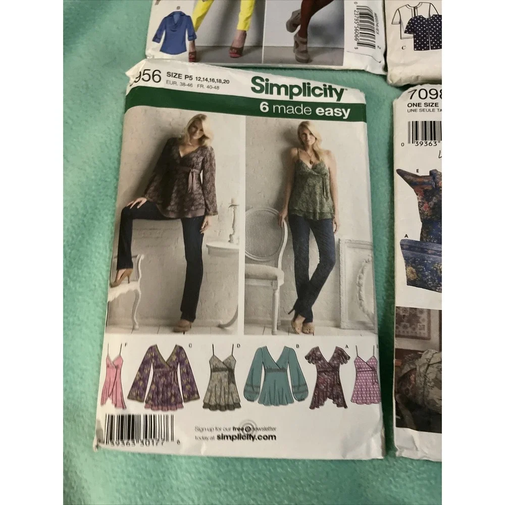 Mixed Lot of‎ 8 Butterick Simplicity Mccalls , Crafts , Hats, Dresses Etc